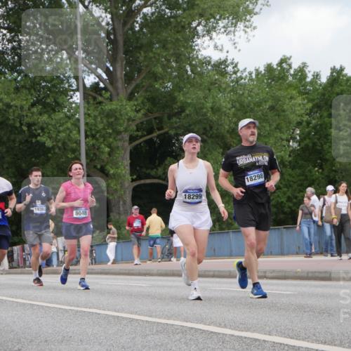 29.06.2025 - hella hamburg halbmarathon Luisa Fischer http://msf.ph/oto/8452149 29.06.2025 10:33:09 Kennedybrücke 18362, 1063, 8048, 18299, 2013, 18298, 1063, 1230, 1661, 2901, 4575, 6598, 8048, 10880 meine-sportfotos.de