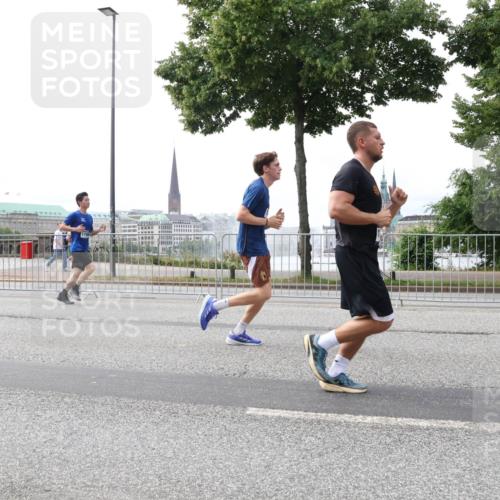 29.06.2025 - hella hamburg halbmarathon Lena Gebhardt http://msf.ph/oto/8452153 29.06.2025 10:30:59 Lombardsbrücke 1059, 1472, 1647, 1773, 1979, 2097, 2268, 2414, 2505, 2569, 2754, 2755, 3131, 3281, 4198, 4561, 4817, 5437, 5943, 6057, 6195, 6344, 6556, 6620, 6787, 7071, 7120, 7351, 8050, 8072, 8073, 8757, 9576, 9830, 10989, 11981, 11984, 11988, 12384, 12460, 12461, 12627, 14095, 14216, 14803, 15299, 15466, 15589, 15757, 16457, 16791, 17224, 17463, 17509, 17587, 17742, 17966, 18362, 18795, 18860, 19052, 19226 meine-sportfotos.de