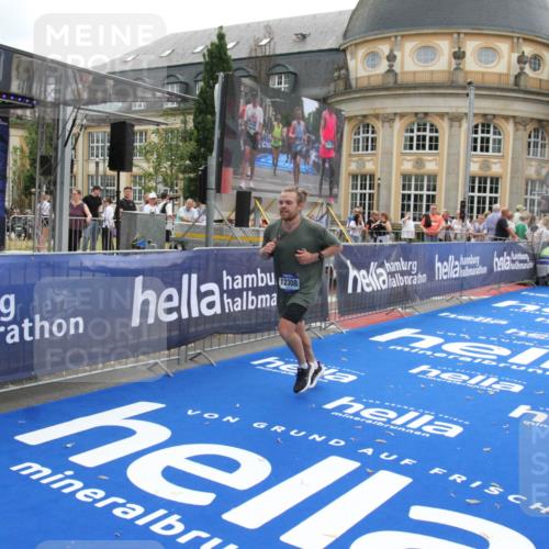 29.06.2025 - hella hamburg halbmarathon Michael Strokosch http://msf.ph/oto/8452164 29.06.2025 10:30:12 Ziel 1758, 2689, 8323, 12308, 15507 meine-sportfotos.de