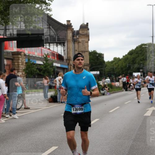 29.06.2025 - hella hamburg halbmarathon Yannick Fuchs http://msf.ph/oto/8452165 29.06.2025 10:55:53 20KM 1135, 1138, 1147, 1190, 3097, 3400, 3921, 4095, 4859, 5547, 5839, 6580, 6815, 7049, 8364, 9297, 9928, 10177, 10194, 10746, 10797, 11465, 12125, 12567, 13491, 13699, 13958, 14574, 14605, 15252, 15291, 15520, 15539, 15686, 15733, 15908, 16128, 16145, 17939, 18000, 18551, 18799, 18808 meine-sportfotos.de