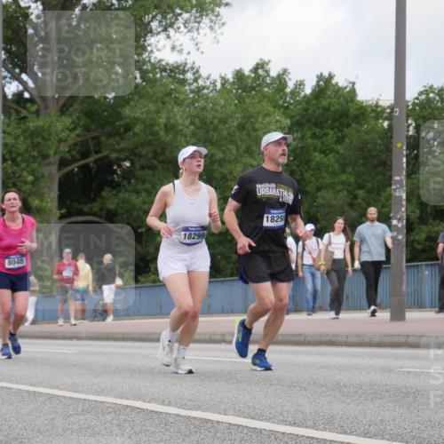 29.06.2025 - hella hamburg halbmarathon Luisa Fischer http://msf.ph/oto/8452177 29.06.2025 10:33:10 Kennedybrücke 183, 8048, 18299, 18298, 1063, 1230, 1661, 2901, 3573, 4575, 6598, 8048, 10880 meine-sportfotos.de