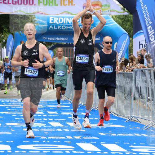 29.06.2025 - hella hamburg halbmarathon Strokosch-Dieckow http://msf.ph/oto/8452207 29.06.2025 10:37:18 Ziel 2767, 4860, 5003, 10190, 12739, 12900, 13854, 14387, 14459, 15178, 15888, 17137, 17306, 17726, 18159, 18723, 18824 meine-sportfotos.de