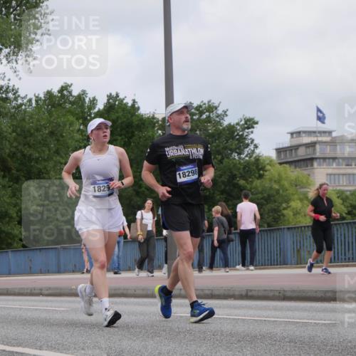 29.06.2025 - hella hamburg halbmarathon Luisa Fischer http://msf.ph/oto/8452233 29.06.2025 10:33:11 Kennedybrücke 1829, 2012, 18298, 1063, 1230, 1661, 2901, 3573, 4575, 6598, 8048, 10880 meine-sportfotos.de