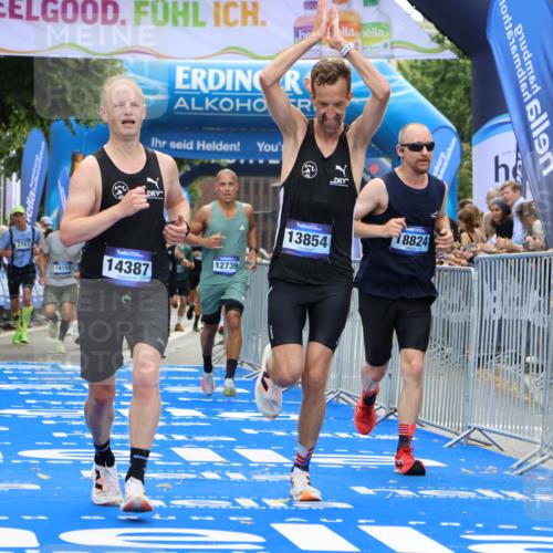 29.06.2025 - hella hamburg halbmarathon Strokosch-Dieckow http://msf.ph/oto/8452263 29.06.2025 10:37:18 Ziel 2767, 4860, 5003, 10190, 12739, 12900, 13854, 14387, 14459, 15178, 15888, 17137, 17306, 17726, 18159, 18723, 18824 meine-sportfotos.de