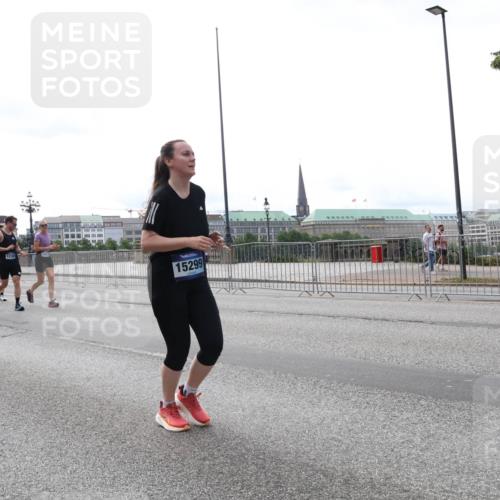 29.06.2025 - hella hamburg halbmarathon Lena Gebhardt http://msf.ph/oto/8452267 29.06.2025 10:31:00 Lombardsbrücke 10989, 19052, 1230, 15299, 1059, 1292, 1472, 1647, 1773, 1979, 2097, 2268, 2414, 2505, 2569, 2754, 2755, 2914, 3131, 3281, 4198, 4561, 4817, 5437, 5943, 6057, 6195, 6344, 6556, 6620, 6787, 7071, 7120, 7351, 7604, 8050, 8072, 8073, 8757, 9576, 9830, 10111, 10989, 11981, 11984, 11988, 12384, 12460, 12461, 12627, 14095, 14216, 14349, 14803, 15299, 15466, 15589, 15757, 16457, 16791, 17224, 17463, 17509, 17587, 17742, 17966, 18362, 18795, 18860, 19052, 19226 meine-sportfotos.de
