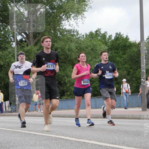 29.06.2025 - hella hamburg halbmarathon Luisa Fischer http://msf.ph/oto/8452306 29.06.2025 10:33:12 Kennedybrücke 13418, 1063, 4575, 19, 8048, 18362, 1063, 1230, 1661, 2901, 3573, 4575, 8048, 10880 meine-sportfotos.de