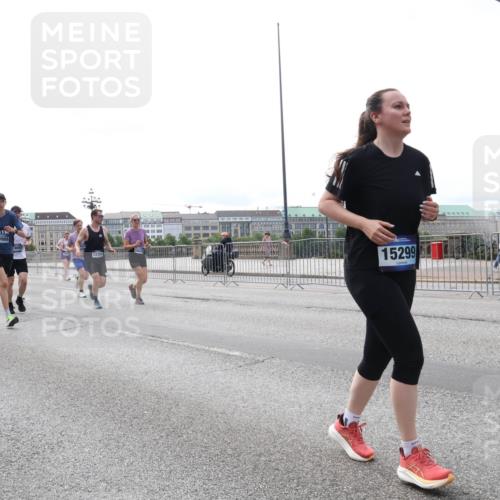 29.06.2025 - hella hamburg halbmarathon Lena Gebhardt http://msf.ph/oto/8452337 29.06.2025 10:31:00 Lombardsbrücke 9576, 2097, 10989, 12384, 15299, 1059, 1292, 1472, 1647, 1773, 1979, 2097, 2268, 2414, 2505, 2569, 2754, 2755, 2914, 3131, 3281, 4198, 4561, 4817, 5437, 5943, 6057, 6195, 6344, 6556, 6620, 6787, 7071, 7120, 7351, 7604, 8050, 8072, 8073, 8757, 9576, 9830, 10111, 10989, 11981, 11984, 11988, 12384, 12460, 12461, 12627, 14095, 14216, 14349, 14803, 15299, 15466, 15589, 15757, 16457, 16791, 17224, 17463, 17509, 17587, 17742, 17966, 18362, 18795, 18860, 19052, 19226 meine-sportfotos.de
