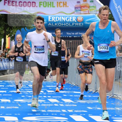 29.06.2025 - hella hamburg halbmarathon Strokosch-Dieckow http://msf.ph/oto/8452425 29.06.2025 10:37:16 Ziel 4860, 5003, 8362, 10190, 11423, 12739, 12900, 13854, 13972, 14387, 14459, 15178, 15888, 17137, 17306, 17726, 18824 meine-sportfotos.de