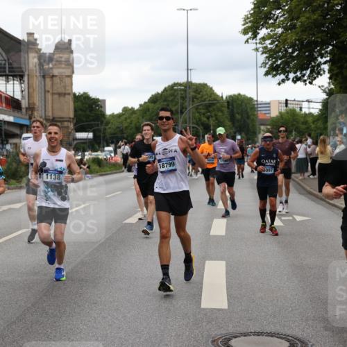 29.06.2025 - hella hamburg halbmarathon Yannick Fuchs http://msf.ph/oto/8452461 29.06.2025 10:55:58 20KM 1135, 1138, 1147, 1190, 3097, 3921, 4095, 4859, 5547, 6580, 6815, 8154, 8364, 9297, 9718, 9928, 10177, 10194, 10746, 10797, 11968, 12567, 13699, 13958, 14574, 15252, 15291, 15520, 15539, 15686, 15859, 15908, 17532, 17939, 18000, 18551, 18799, 18808, 18919 meine-sportfotos.de