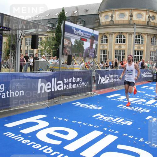 29.06.2025 - hella hamburg halbmarathon Michael Strokosch http://msf.ph/oto/8452526 29.06.2025 10:30:22 Ziel 10173, 12691 meine-sportfotos.de