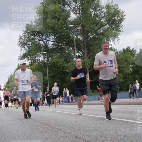 29.06.2025 - hella hamburg halbmarathon Luisa Fischer http://msf.ph/oto/8452550 29.06.2025 10:33:18 Kennedybrücke 524, 18414, 16306, 16504, 573, 710, 1063, 3524, 3573, 4198, 4819, 6626, 8048 meine-sportfotos.de