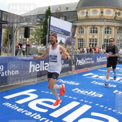 29.06.2025 - hella hamburg halbmarathon Michael Strokosch http://msf.ph/oto/8452578 29.06.2025 10:30:23 Ziel 10173, 12691 meine-sportfotos.de