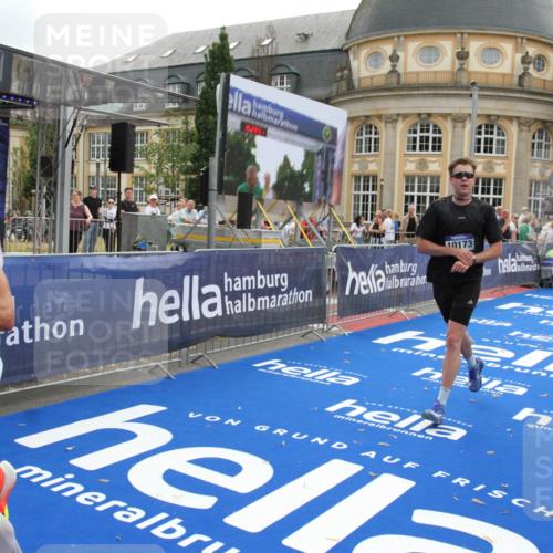 29.06.2025 - hella hamburg halbmarathon Michael Strokosch http://msf.ph/oto/8452611 29.06.2025 10:30:23 Ziel 10173, 12691 meine-sportfotos.de