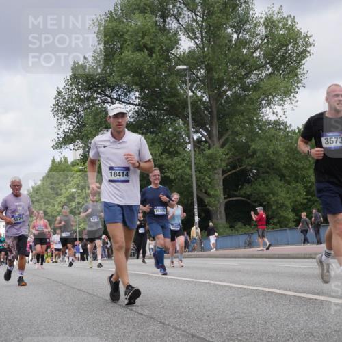 29.06.2025 - hella hamburg halbmarathon Luisa Fischer http://msf.ph/oto/8452615 29.06.2025 10:33:19 Kennedybrücke 3524, 10322, 4198, 4819, 18414, 16306, 16504, 3573, 1063, 3524, 3573, 4198, 4819, 6626, 8048, 10322 meine-sportfotos.de