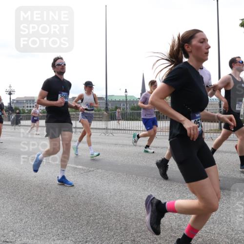 29.06.2025 - hella hamburg halbmarathon Lena Gebhardt http://msf.ph/oto/8452618 29.06.2025 10:31:03 Lombardsbrücke 12, 1546, 2097, 7351, 5, 123, 12, 1059, 1292, 1472, 1773, 1979, 2097, 2268, 2414, 2505, 2569, 2914, 3131, 3281, 4198, 4561, 4817, 5437, 5943, 6057, 6195, 6344, 6556, 6620, 6787, 7071, 7120, 7351, 7604, 8050, 8072, 8073, 8757, 9576, 9830, 10111, 10989, 11981, 11984, 11988, 12384, 12627, 14095, 14216, 14349, 14803, 15299, 15466, 15589, 15725, 16457, 16791, 17224, 17463, 17509, 17587, 17742, 17966, 18362, 18795, 18860, 19052, 19226 meine-sportfotos.de