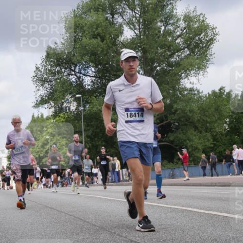 29.06.2025 - hella hamburg halbmarathon Luisa Fischer http://msf.ph/oto/8452649 29.06.2025 10:33:20 Kennedybrücke 3524, 4198, 4819, 5626, 18414, 306, 3524, 3573, 4198, 4819, 6626, 10322 meine-sportfotos.de
