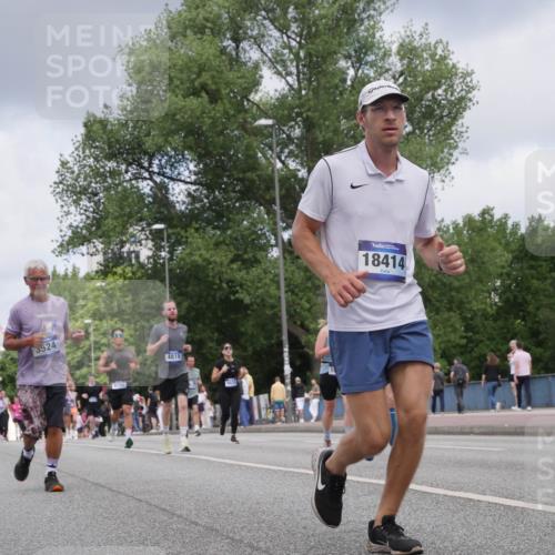 29.06.2025 - hella hamburg halbmarathon Luisa Fischer http://msf.ph/oto/8452661 29.06.2025 10:33:21 Kennedybrücke 3524, 4196, 4819, 18414, 3524, 3573, 4198, 4819, 6626, 10322 meine-sportfotos.de