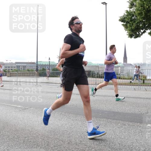 29.06.2025 - hella hamburg halbmarathon Lena Gebhardt http://msf.ph/oto/8452688 29.06.2025 10:31:03 Lombardsbrücke 1059, 1292, 1472, 1773, 1979, 2097, 2268, 2414, 2505, 2569, 2914, 3131, 3281, 4198, 4561, 4817, 5437, 5943, 6057, 6195, 6344, 6556, 6620, 6787, 7071, 7120, 7351, 7604, 8050, 8072, 8073, 8757, 9576, 9830, 10111, 10989, 11981, 11984, 11988, 12384, 12627, 14095, 14216, 14349, 14803, 15299, 15466, 15589, 15725, 16457, 16791, 17224, 17463, 17509, 17587, 17742, 17966, 18362, 18795, 18860, 19052, 19226 meine-sportfotos.de