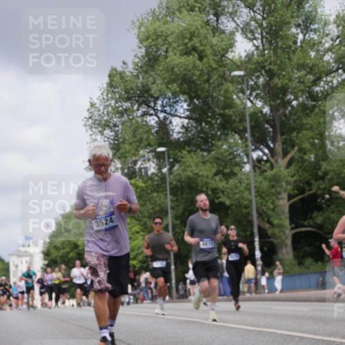 29.06.2025 - hella hamburg halbmarathon Luisa Fischer http://msf.ph/oto/8452699 29.06.2025 10:33:22 Kennedybrücke 3524, 4819, 16500, 3524, 3573, 4198, 4819, 6626, 10322 meine-sportfotos.de