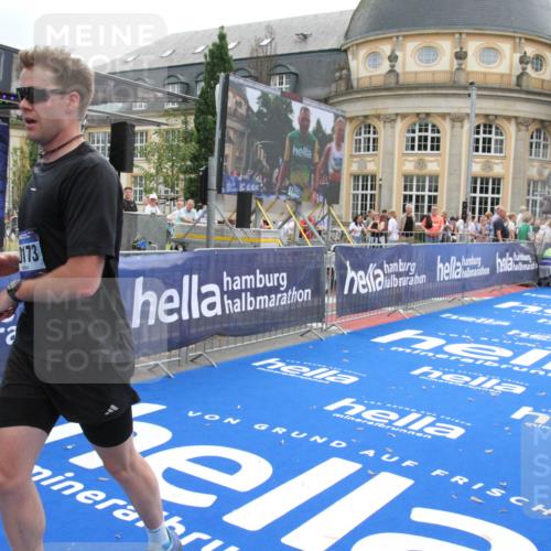 29.06.2025 - hella hamburg halbmarathon Michael Strokosch http://msf.ph/oto/8452715 29.06.2025 10:30:24 Ziel 10173, 12691 meine-sportfotos.de