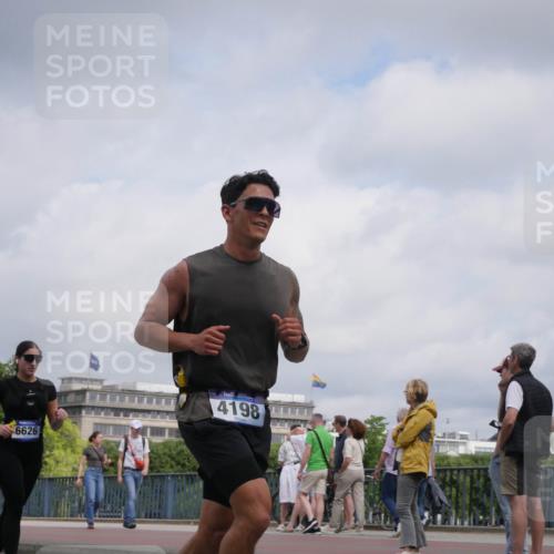 29.06.2025 - hella hamburg halbmarathon Luisa Fischer http://msf.ph/oto/8452771 29.06.2025 10:33:26 Kennedybrücke 6626, 4198, 3524, 4198, 4819, 6626, 10322 meine-sportfotos.de