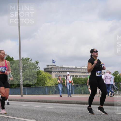 29.06.2025 - hella hamburg halbmarathon Luisa Fischer http://msf.ph/oto/8452807 29.06.2025 10:33:27 Kennedybrücke 10322, 6626, 3524, 4198, 4819, 6626, 10322 meine-sportfotos.de