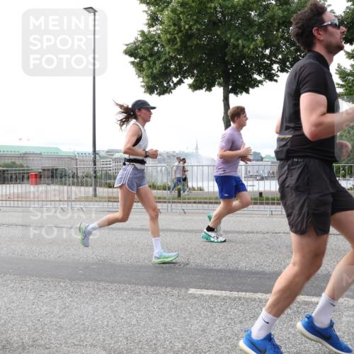 29.06.2025 - hella hamburg halbmarathon Lena Gebhardt http://msf.ph/oto/8452825 29.06.2025 10:31:04 Lombardsbrücke 1059, 1292, 1472, 1773, 1979, 2097, 2268, 2414, 2505, 2569, 2914, 3131, 3281, 4198, 4561, 4817, 5437, 5943, 6057, 6195, 6556, 6620, 6787, 7071, 7120, 7351, 7604, 8050, 8072, 8073, 8757, 9576, 9830, 10111, 10989, 11981, 11984, 11988, 12384, 12627, 14095, 14216, 14349, 14803, 15299, 15466, 15589, 15725, 16457, 16791, 17224, 17463, 17509, 17587, 17742, 17966, 18362, 18795, 18860, 19052, 19226 meine-sportfotos.de