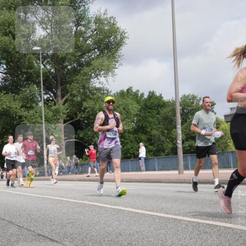 29.06.2025 - hella hamburg halbmarathon Luisa Fischer http://msf.ph/oto/8452826 29.06.2025 10:33:28 Kennedybrücke 1246, 12461, 7572, 15789, 45757, 10322, 2302, 4198, 4819, 6626, 10322 meine-sportfotos.de
