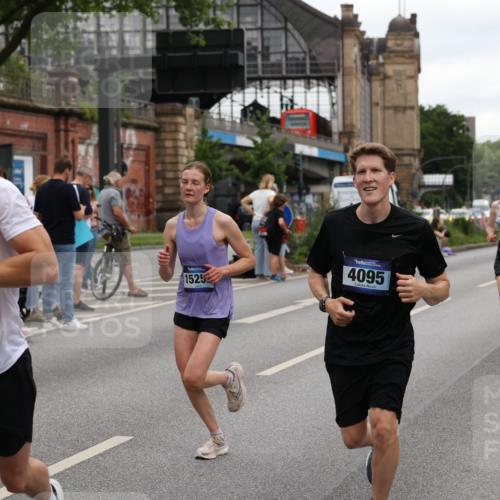 29.06.2025 - hella hamburg halbmarathon Yannick Fuchs http://msf.ph/oto/8452857 29.06.2025 10:56:00 20KM 1128, 1135, 1138, 1147, 1190, 3097, 3921, 4095, 4859, 5547, 6580, 6815, 8154, 9131, 9297, 9718, 9928, 10194, 10746, 10797, 11968, 12567, 13699, 13958, 14574, 15252, 15291, 15539, 15686, 15859, 15908, 16292, 17532, 17939, 18000, 18551, 18799, 18808, 18919 meine-sportfotos.de