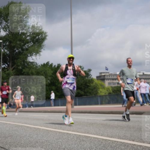 29.06.2025 - hella hamburg halbmarathon Luisa Fischer http://msf.ph/oto/8452861 29.06.2025 10:33:29 Kennedybrücke 15757, 15789, 2302, 6626, 7517, 10322 meine-sportfotos.de
