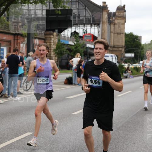 29.06.2025 - hella hamburg halbmarathon Yannick Fuchs http://msf.ph/oto/8452920 29.06.2025 10:56:00 20KM 1128, 1135, 1138, 1147, 1190, 3097, 3921, 4095, 4859, 5547, 6580, 6815, 8154, 9131, 9297, 9718, 9928, 10194, 10746, 10797, 11968, 12567, 13699, 13958, 14574, 15252, 15291, 15539, 15686, 15859, 15908, 16292, 17532, 17939, 18000, 18551, 18799, 18808, 18919 meine-sportfotos.de
