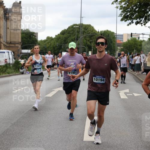 29.06.2025 - hella hamburg halbmarathon Yannick Fuchs http://msf.ph/oto/8452969 29.06.2025 10:56:00 20KM 1128, 1135, 1138, 1147, 1190, 3097, 3921, 4095, 4859, 5547, 6580, 6815, 8154, 9131, 9297, 9718, 9928, 10194, 10746, 10797, 11968, 12567, 13699, 13958, 14574, 15252, 15291, 15539, 15686, 15859, 15908, 16292, 17532, 17939, 18000, 18551, 18799, 18808, 18919 meine-sportfotos.de