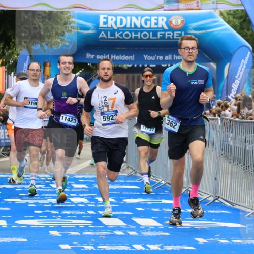 29.06.2025 - hella hamburg halbmarathon Strokosch-Dieckow http://msf.ph/oto/8452981 29.06.2025 10:37:09 Ziel 4860, 5003, 5923, 6123, 6458, 7482, 8362, 9178, 10190, 10738, 11120, 11423, 12900, 13972, 15178, 15410, 16992, 17137, 17658, 17726 meine-sportfotos.de