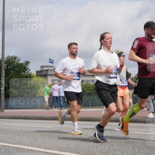 29.06.2025 - hella hamburg halbmarathon Luisa Fischer http://msf.ph/oto/8452995 29.06.2025 10:33:33 Kennedybrücke 6791, 2460, 7572, 461, 2302, 6556, 7517, 9095 meine-sportfotos.de