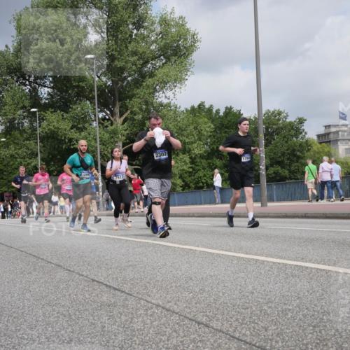 29.06.2025 - hella hamburg halbmarathon Luisa Fischer http://msf.ph/oto/8453053 29.06.2025 10:33:35 Kennedybrücke 6556, 11984, 10996, 7517, 2302, 17945, 2302, 6556, 7517, 9095, 9830 meine-sportfotos.de