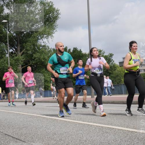 29.06.2025 - hella hamburg halbmarathon Luisa Fischer http://msf.ph/oto/8453119 29.06.2025 10:33:38 Kennedybrücke 21, 32, 18860, 11984, 1099, 17966, 7517, 905, 2302, 6556, 7517, 9095, 9830 meine-sportfotos.de