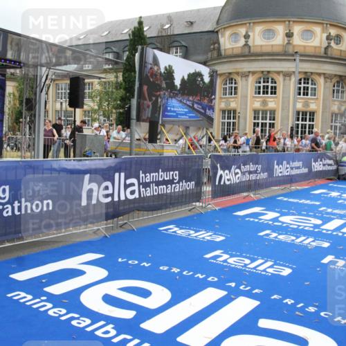 29.06.2025 - hella hamburg halbmarathon Michael Strokosch http://msf.ph/oto/8453123 29.06.2025 10:30:35 Ziel 2460, 3845, 7231, 8318, 11413, 12049, 15253, 16713 meine-sportfotos.de