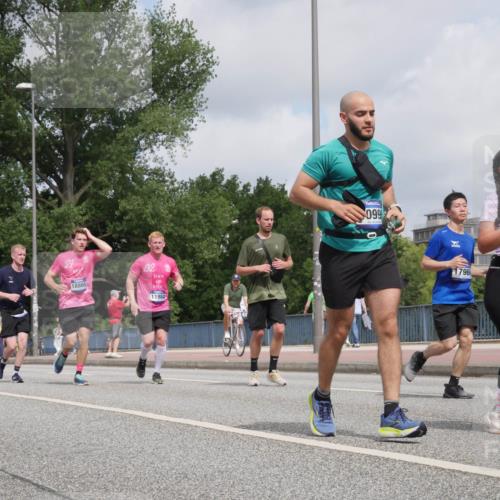29.06.2025 - hella hamburg halbmarathon Luisa Fischer http://msf.ph/oto/8453153 29.06.2025 10:33:39 Kennedybrücke 21, 18860, 32, 11984, 099, 17966, 7517, 2302, 6556, 7071, 7517, 9095, 9830 meine-sportfotos.de