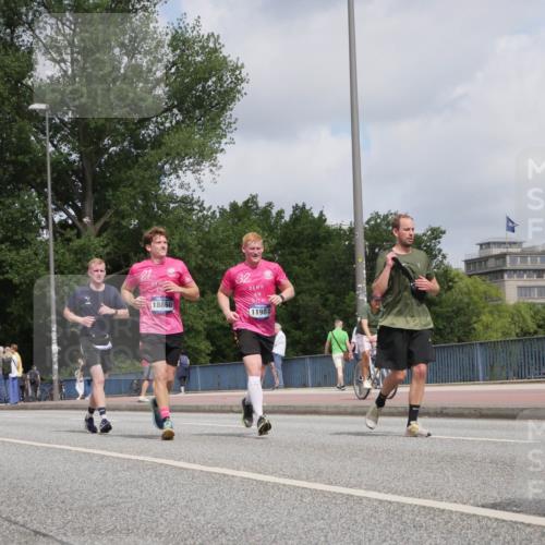 29.06.2025 - hella hamburg halbmarathon Luisa Fischer http://msf.ph/oto/8453183 29.06.2025 10:33:40 Kennedybrücke 21, 18860, 32, 11984, 2302, 6556, 7071, 7517, 9095, 9576, 9830 meine-sportfotos.de