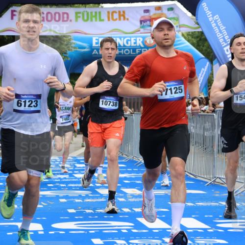 29.06.2025 - hella hamburg halbmarathon Strokosch-Dieckow http://msf.ph/oto/8453190 29.06.2025 10:37:03 Ziel 1385, 1411, 5315, 5923, 6123, 6458, 7482, 8362, 9178, 10738, 11120, 11423, 11620, 13972, 15261, 15410, 16992, 17024, 17125, 17658 meine-sportfotos.de