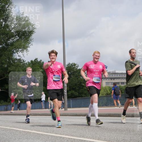29.06.2025 - hella hamburg halbmarathon Luisa Fischer http://msf.ph/oto/8453234 29.06.2025 10:33:41 Kennedybrücke 18860, 32, 11984, 2097, 2302, 6556, 7071, 7517, 9095, 9576, 9830 meine-sportfotos.de