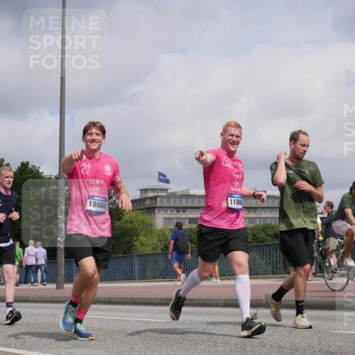 29.06.2025 - hella hamburg halbmarathon Luisa Fischer http://msf.ph/oto/8453251 29.06.2025 10:33:42 Kennedybrücke 18860, 11984, 2097, 6556, 7071, 7517, 8792, 9095, 9576, 9830 meine-sportfotos.de