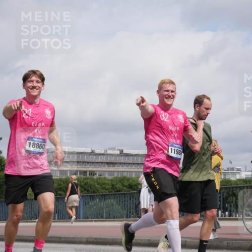 29.06.2025 - hella hamburg halbmarathon Luisa Fischer http://msf.ph/oto/8453270 29.06.2025 10:33:42 Kennedybrücke 18860, 32, 11984, 2097, 6556, 7071, 7517, 8792, 9095, 9576, 9830 meine-sportfotos.de