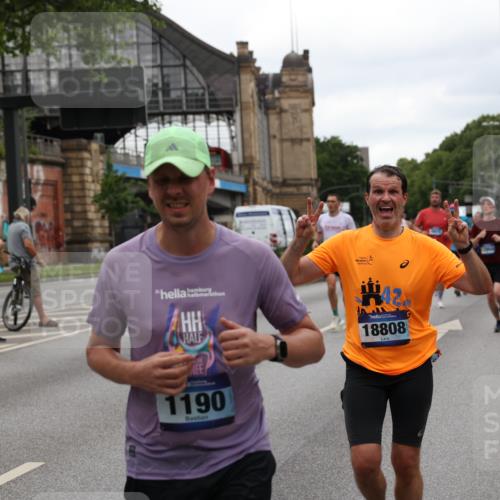 29.06.2025 - hella hamburg halbmarathon Yannick Fuchs http://msf.ph/oto/8453314 29.06.2025 10:56:03 20KM 1128, 1135, 1138, 1147, 1190, 3097, 3921, 4095, 4859, 5547, 6414, 6415, 6580, 6815, 7658, 8154, 9131, 9297, 9718, 9928, 10194, 10797, 11670, 11968, 12567, 13868, 13958, 14574, 15252, 15291, 15539, 15686, 15859, 15908, 16292, 17532, 17939, 17955, 18000, 18551, 18599, 18799, 18808, 18919 meine-sportfotos.de