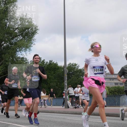 29.06.2025 - hella hamburg halbmarathon Luisa Fischer http://msf.ph/oto/8453329 29.06.2025 10:34:33 Kennedybrücke 7517, 923, 102, 17706, 18507, 12758, 10148, 14793, 1844, 3396, 3424, 3571, 3681, 4953, 5165, 5350, 5846, 5965, 6160, 6573, 6640, 8806, 9104, 9183, 10148, 10240, 10435 meine-sportfotos.de