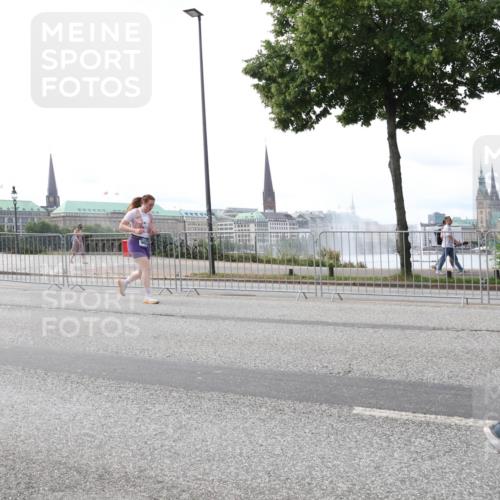 29.06.2025 - hella hamburg halbmarathon Lena Gebhardt http://msf.ph/oto/8453364 29.06.2025 10:31:07 Lombardsbrücke 1059, 1292, 1472, 1773, 1979, 2097, 2268, 2414, 2505, 2569, 2914, 3131, 3281, 4198, 4561, 4817, 5437, 5943, 6057, 6078, 6195, 6556, 6620, 6787, 7071, 7120, 7351, 7604, 8050, 8072, 8073, 8757, 9576, 9830, 10111, 10989, 11981, 11984, 11988, 12384, 12627, 14095, 14216, 14349, 14803, 15299, 15466, 15589, 15725, 16457, 17224, 17463, 17509, 17587, 17742, 17966, 18362, 18795, 18860, 19052, 19226 meine-sportfotos.de