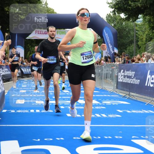 29.06.2025 - hella hamburg halbmarathon Strokosch-Dieckow http://msf.ph/oto/8453379 29.06.2025 10:48:12 Ziel 1914, 4711, 7599, 8916, 9544, 9626, 9638, 9770, 11211, 11467, 12685, 14192, 14797, 14814, 15590, 15629, 15735, 15973, 15981, 16094, 16269, 18963, 19127 meine-sportfotos.de