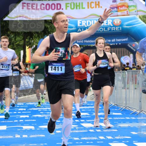 29.06.2025 - hella hamburg halbmarathon Strokosch-Dieckow http://msf.ph/oto/8453382 29.06.2025 10:37:01 Ziel 1385, 1411, 3959, 5307, 5315, 5923, 6123, 6458, 7482, 9178, 10738, 11120, 11620, 14691, 15261, 15410, 16992, 17024, 17125, 17658 meine-sportfotos.de