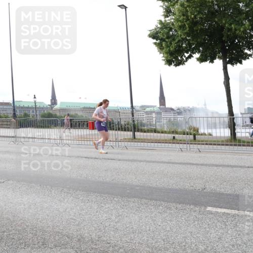 29.06.2025 - hella hamburg halbmarathon Lena Gebhardt http://msf.ph/oto/8453387 29.06.2025 10:31:07 Lombardsbrücke 1059, 1292, 1472, 1773, 1979, 2097, 2268, 2414, 2505, 2569, 2914, 3131, 3281, 4198, 4561, 4817, 5437, 5943, 6057, 6078, 6195, 6556, 6620, 6787, 7071, 7120, 7351, 7604, 8050, 8072, 8073, 8757, 9576, 9830, 10111, 10989, 11981, 11984, 11988, 12384, 12627, 14095, 14216, 14349, 14803, 15299, 15466, 15589, 15725, 16457, 17224, 17463, 17509, 17587, 17742, 17966, 18362, 18795, 18860, 19052, 19226 meine-sportfotos.de