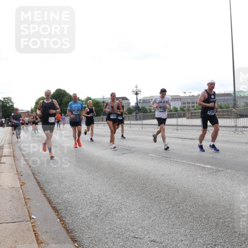 29.06.2025 - hella hamburg halbmarathon Lena Gebhardt http://msf.ph/oto/8453411 29.06.2025 10:31:08 Lombardsbrücke 2268, 17224, 1059, 1292, 1472, 1773, 1979, 2097, 2268, 2414, 2505, 2569, 2914, 3131, 3281, 4198, 4561, 4817, 5437, 5846, 5943, 6057, 6078, 6195, 6556, 6620, 6787, 7120, 7351, 7604, 8050, 8072, 8073, 8757, 9576, 9830, 10111, 10989, 11981, 11988, 12384, 12627, 14095, 14216, 14349, 14803, 15299, 15466, 15589, 15725, 16457, 16978, 17224, 17463, 17509, 17587, 17742, 17966, 18362, 18795, 18860, 19052, 19226 meine-sportfotos.de